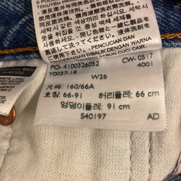 Levi’s High Rise Denim Shorts - Picture 8 of 9